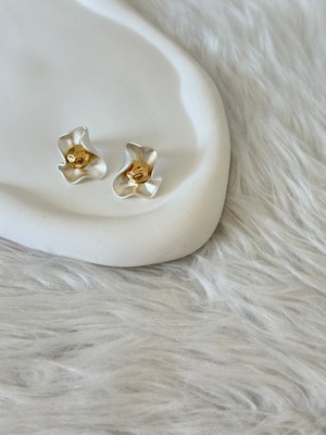 Revoia Modern Gold Detaylı Sedef Küpe