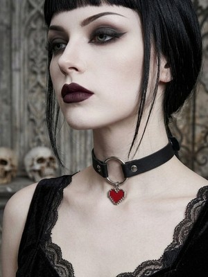 Feronnucci Kırmızı Kalpli Siyah Choker Kolye Kadın – Gotik Boyunluk, Y2K Punk Kalp Kolye, Deri Kemerli  Choker