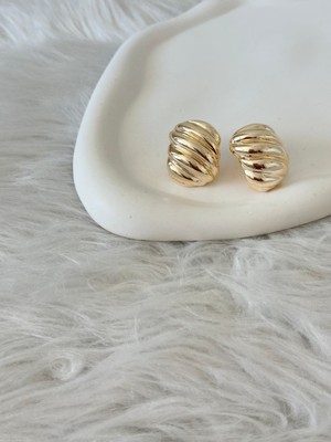 Revoia Kabartmalı Gold Küpe