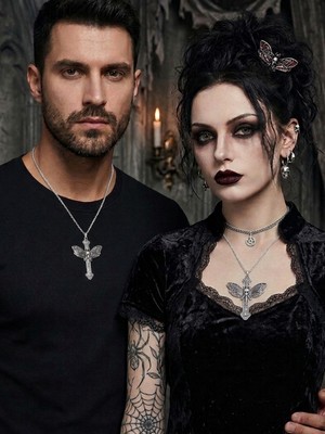 Feronnucci Unisex Gotik Kafatası Haç Kolye | Kırmızı & Gri Melek Kanatlı Cross Necklace | Unisex Punk Kolye | Vintage Zincirli