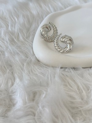 Revoia Kıvrımlı Sarmal Silver Küpe