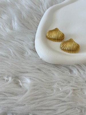 Revoia Deniz Kabuğu Formlu Gold Küpe