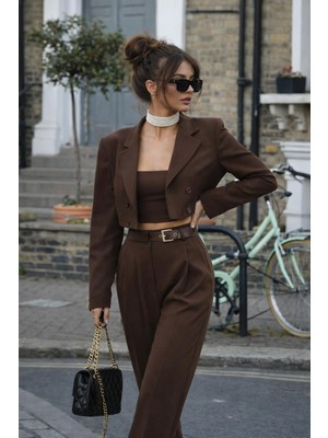 Big Nuance Kadın Kahverengi Crop Blazer Takım Kemer Detaylı Modern Şık Ceket Pantolon Kombini