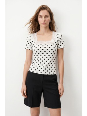 Rays Beyaz Kare Yaka Dantel Detaylı Puantiyeli Crop Bluz 089