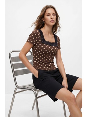 Rays Kahve Kare Yaka Dantel Detaylı Puantiyeli Crop Bluz 089