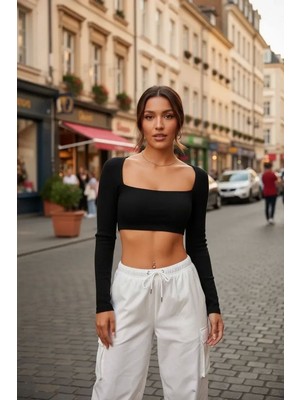 İlk El Grup Ieg™ Kadın Siyah Modern Fit Uzun Kol Göğüs ve Sırt Dekolteli Crop Top Bluz
