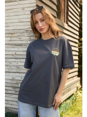 Velvoria Unisex Oversize Relaxed Home Is Where Baskılı Antrasit Renk T-Shirt