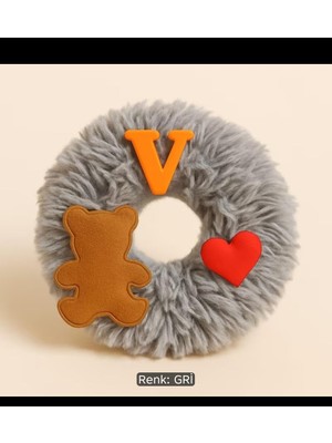 Bodrum Asel Kişiselleştirilmiş Peluş V Harfi Saç Tokası | Yumuşak Ayıcık ve Kalp Figürlü Scrunchie | Sevimli Kışlık Saç Aksesuarı