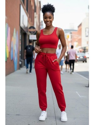 Çamaşır Kenti Kadın Kırmızı Premium Görünümlü Kaşkorse Cepli Jogger Eşofman Altı ve Crop Top Bluz Takı