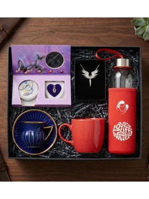 vegahediye v vega Sevgililer Gününe Özel Hediye Seti (Kırmızı Kılıflı Love Life Water Matara & Kırmızı Kupa & Mikail Melek Kolye & Istiridye Kolye & Mavi Renk Gold Detaylı Fincan)