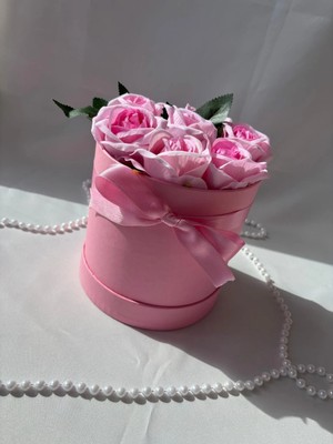Balon Kutusu Pembe Kutuda Pembe Kadife Gül-Kişiye Özel Kutu Yazısı