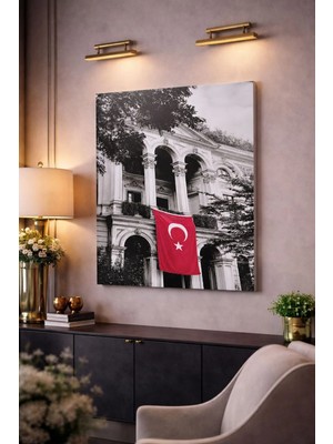 Türk Bayraklı Tarihi Bina Kanvas Tablo – Modern Salon Duvar Dekoru – Siyah Beyaz Kırmızı Konsept