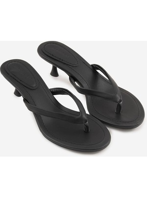 Shoemark Utopi Siyah Suni Deri Parmak Arası  Kadın Terlik