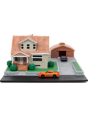 Güzel Hediyem Jada Toys Hızlı ve Öfkeli Hollywood Rides Dom Toretto'nun Evini Sergileyen Diorama, Iki Adet 1,65" Döküm Araba, Çocuklar ve Yetişkinler Için Oyuncaklar (33668)