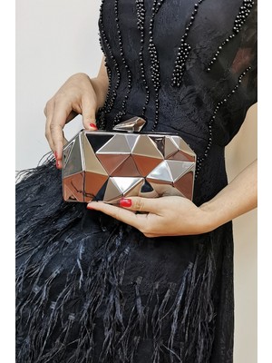 Nazart Kadın Metal Siyah Abiye Clutch Portföy Gece Çantası Şık Görünüm ve Ergonomik Tasarım