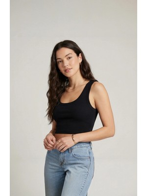 Lux Store Kadın Siyah Kare Yaka Crop Top Bluz – Şık, Rahat ve Kolay Kombinlenebilir