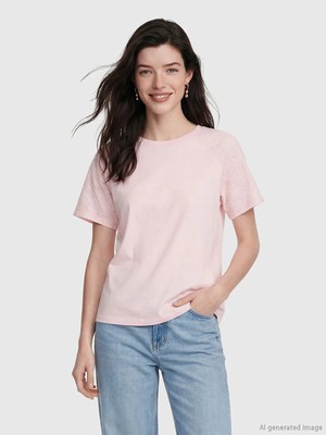 LC Waikiki Pembe Bisiklet Yaka Nakışlı Kadın Tişört