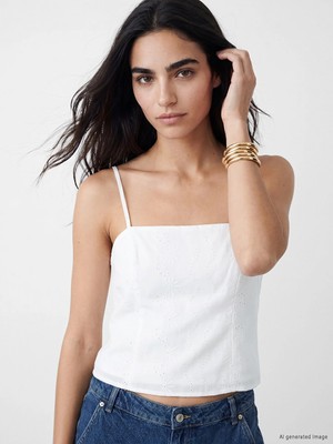 LC Waikiki Beyaz Kare Yaka Ip Askılı Crop Bluz