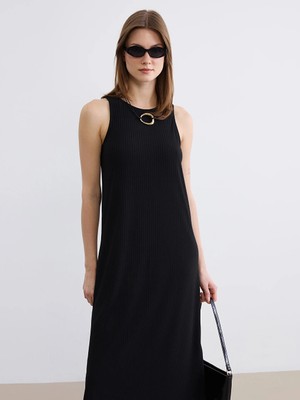 LC Waikiki Siyah Bisiklet Yaka Yırtmaçlı Bodycon Elbise