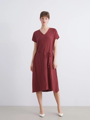 LC Waikiki Bordo V Yaka Dokulu Elbise