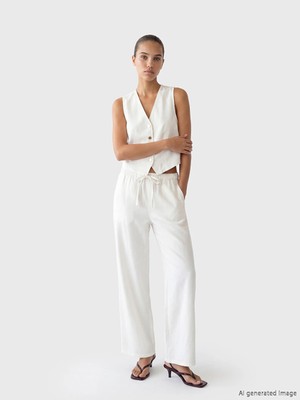 LC Waikiki Beyaz Beli Lastikli Gabardin Kadın Pantolon