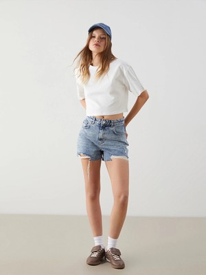 LC Waikiki Mavi Yüksek Bel Dar Fit Kadın Jean Şort