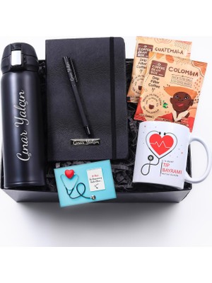 vegahediye v vega Tıp Bayramına Özel Baskılı Kupa & Kişiye Özel Siyah Kilitli Termos & Siyah Defter & Siyah Roller Kalem & 2'li Coffee Bean Box Hediye Seti