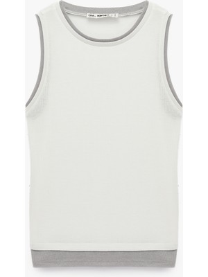Koton Slim Fit Bisiklet Yaka Viskon Karışımlı Kolsuz Bluz