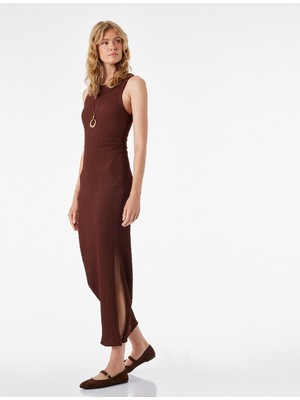 Koton Bürümcük Kumaş Dokulu Slim Fit Drapeli Kolsuz Bisiklet Yaka Midi Kalem Elbise