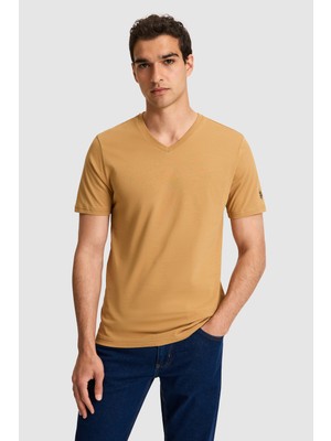 U.S. Polo Assn. Erkek Regular Fit V Yaka Coconut Basic Tişört 50326944-VR153