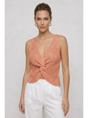 Neden Tekstil Twist Knot Detaylı Premium Kadın Triko Bluz – V Yaka Örgü Dokulu Şık Crop Tasarım