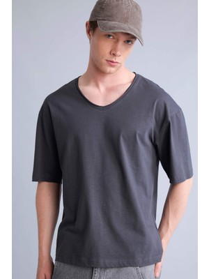 DeFacto %100 Pamuk Boxy Fit V Yaka Basic Yıkanmış Efektli Kısa Kollu Tişört H7783AX26SM
