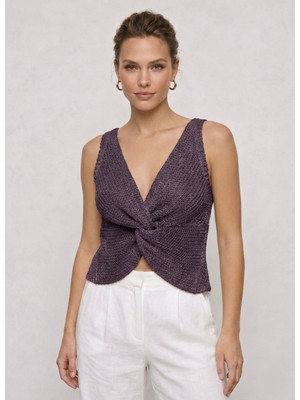 Neden Tekstil Twist Knot Detaylı Premium Kadın Triko Bluz – V Yaka Örgü Dokulu Şık Crop Tasarım