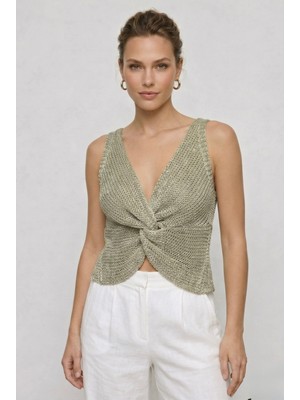 Neden Tekstil Twist Knot Detaylı Premium Kadın Triko Bluz – V Yaka Örgü Dokulu Şık Crop Tasarım