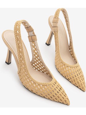 Marjin Kadın Stiletto Sivri Burun Arkası Açık Atkılı El Örgüsü Klasik Topuklu Ayakkabı Verina Camel