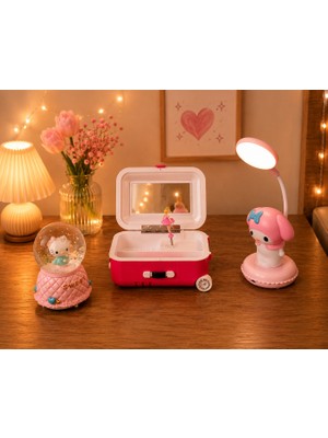 Ayder Online Satış Sihirli Hediye Seti: Hello Kitty Kar Küresi, Masa Lambası ve Müzikli Takı Kutusu(mesajla bildirmeniz halinde dilediğiniz not u hediye paketi üzerine yazılıp gönderim yapılmaktadır)