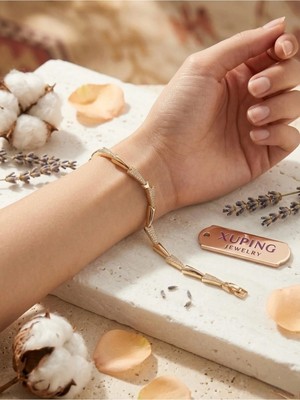 Xuping Premium 14K Altın Kaplama Taşlı Mekik ve Trok Detaylı Vıp Zincir Bileklik