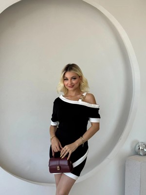 Lune Store Kadın Kısa Kollu Asimetrik Kesim Yaka Şerit ve Aksesuar Detaylı Modal Elbise