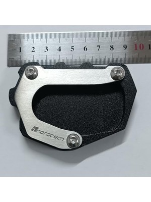 Prime Noratech Moto Crosstourer 1200 Yan Ayak Genişletici Plaka, Paslanmaz Çelik Kickstand Uzatma Desteği, Siyah ve Gümüş, Motosiklet Aksesuarı