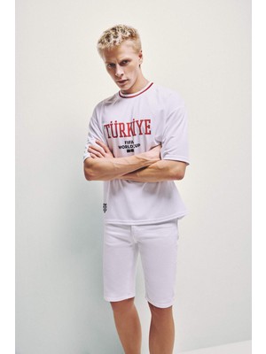 DeFacto Erkek Boxy Fit Kısa Kollu Beyaz Tişört Polyester Dünya Kupası Baskılı Stil I0914AX26HS