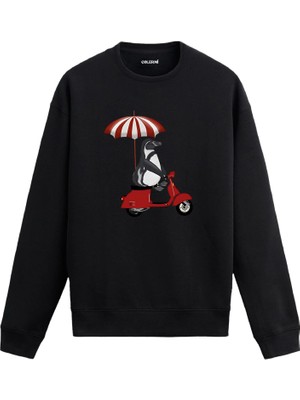 Colermi Scooter Üzerinde Penguen Tasarımlı Sweatshirt —