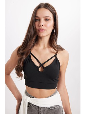 Tudors Kadın Slim Fit Dar Kesim Çapraz Bağlamalı Askılı V Yaka Siyah Crop 