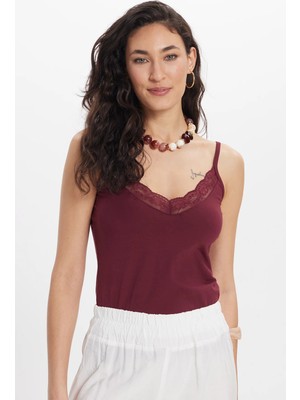 Tudors Kadın Slim Fit Dar Kesim  Kolsuz V Yaka Dantel Detaylı Pamuklu Likralı Bordo Crop