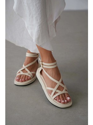 Selin Shoes Lony Ön Çarpraz Detaylı Bilek Tokalı Kadın Sandalet- Ekru