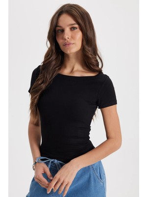 Tudors Kadın Slim Fit Dar Kesim Pamuklu Yumuşak Dokulu Kısa Kollu Kayık Yaka Siyah Tişört
