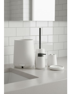 UltraMint Yumuşak Dokulu Beyaz 5 Parça Akrilik Banyo Seti, Şık ve Konforlu Kullanım
