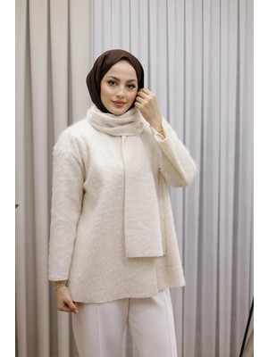 Moonsc Kadın Regular Fit Atkı Detaylı Standart Beden Tesettür Peluş Bej Ceket