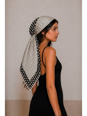 Nazzain Kenarları Siyah Içi Beyaz Puantiyeli Fular Bandana
