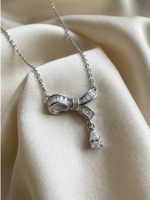 Aytekin Jewelry Fiyonk Şeklinde Sallantılı Kolye 925 Ayar Gümüş