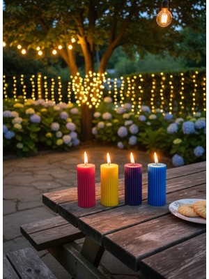 AY IŞIĞI MUMLARI Dikey Çizgili Silindirik 4'lü Hediyelik Dekoratif Hoş Kokulu Soya Wax Mum (Kırmızı + Sarı + Mavi + Mor Renkli)